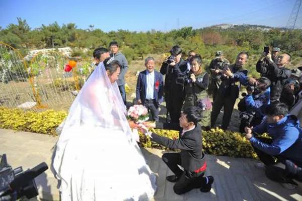 倪大红扮苏大强拍广告_挂机宝淘客