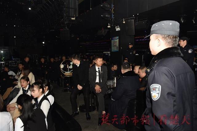 教育局副局长怼群众“听不懂话” 官方:责令道歉_便宜9929云服务器