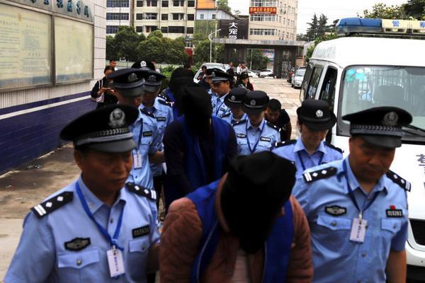 原来健身房小伙伴可以这么嗨！这部减肥爆笑神剧追定了