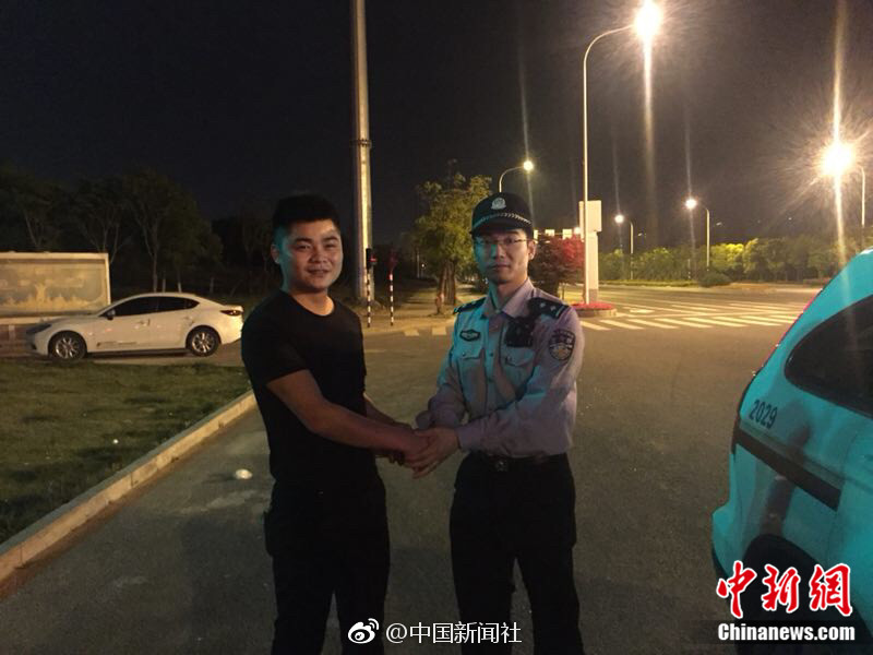 吴京黄渤为这事现身公安部发布会_连锁店云电脑