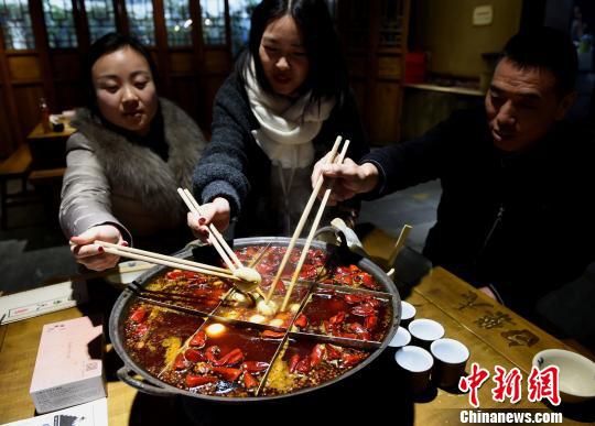 日本举行“宝宝哭”相扑赛 看谁最能哭_9929大数据分析