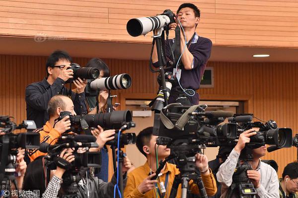 法甲-内马尔挥拳怒打球迷狂喷队友 巴黎邀战术大师掌舵_京东云云舰