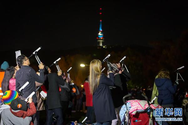 2.0T带四驱，这奥迪又降2万，人称平价小A7，终于火了！_9929游戏服务器