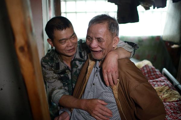 美两艘军舰28日通过台湾海峡？中国外交部回应_云服务器包年包月
