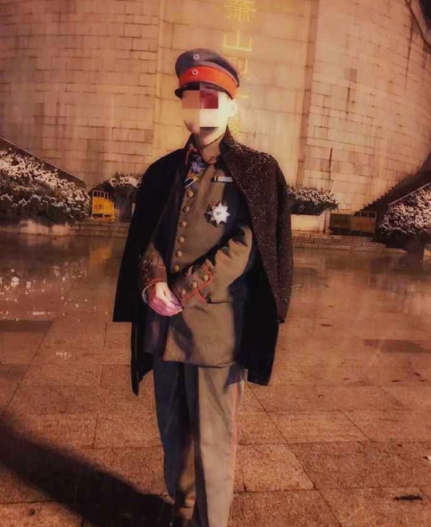 曼德拉狱中画作《牢门》本周拍卖_云桌面
