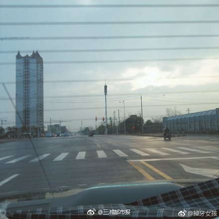 南非洪水过后垃圾“占领”德班港 触.._挂机宝端口转发