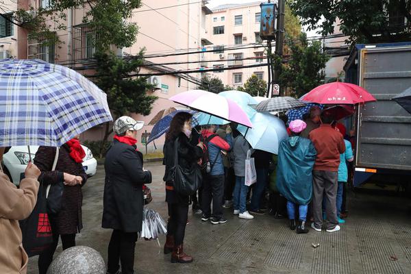 潘粤明被曝恋情后晒照_CN2服务器远程办公