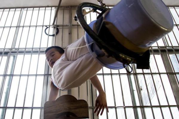 云南保山一名官员被双开:与他人发生不正当性关系_云电竞