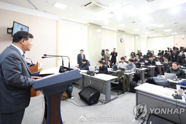 街拍奥迪新Q7:Q8同款八边形格栅