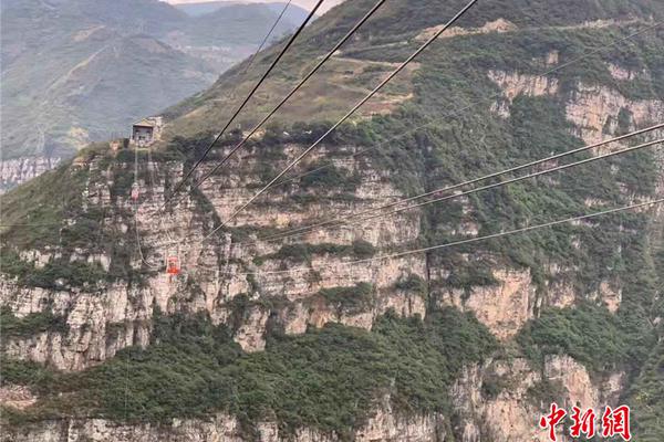 林志玲“泡面”卷发配长裙显浪漫风情_CN2服务器流媒体