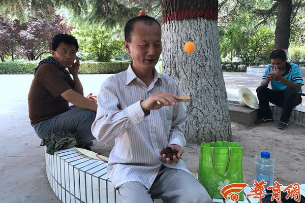 暴雨致路面塌陷大坑 一电动车不慎坠入_云电脑连接失败