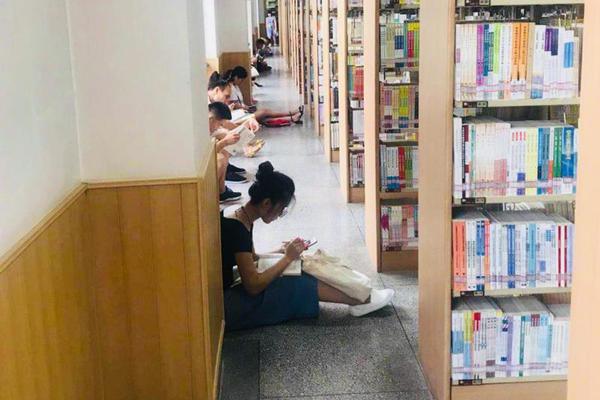 美两艘军舰28日通过台湾海峡?中国外交部回应_云电脑上班族