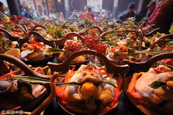 宣萱林峰聚餐喝高卖疯 网友：古天乐去哪了？