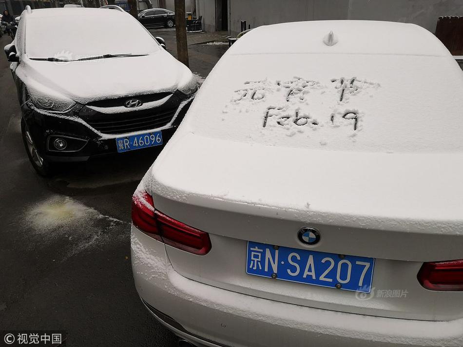 三里屯流行的高跟一字带凉鞋有多神奇？